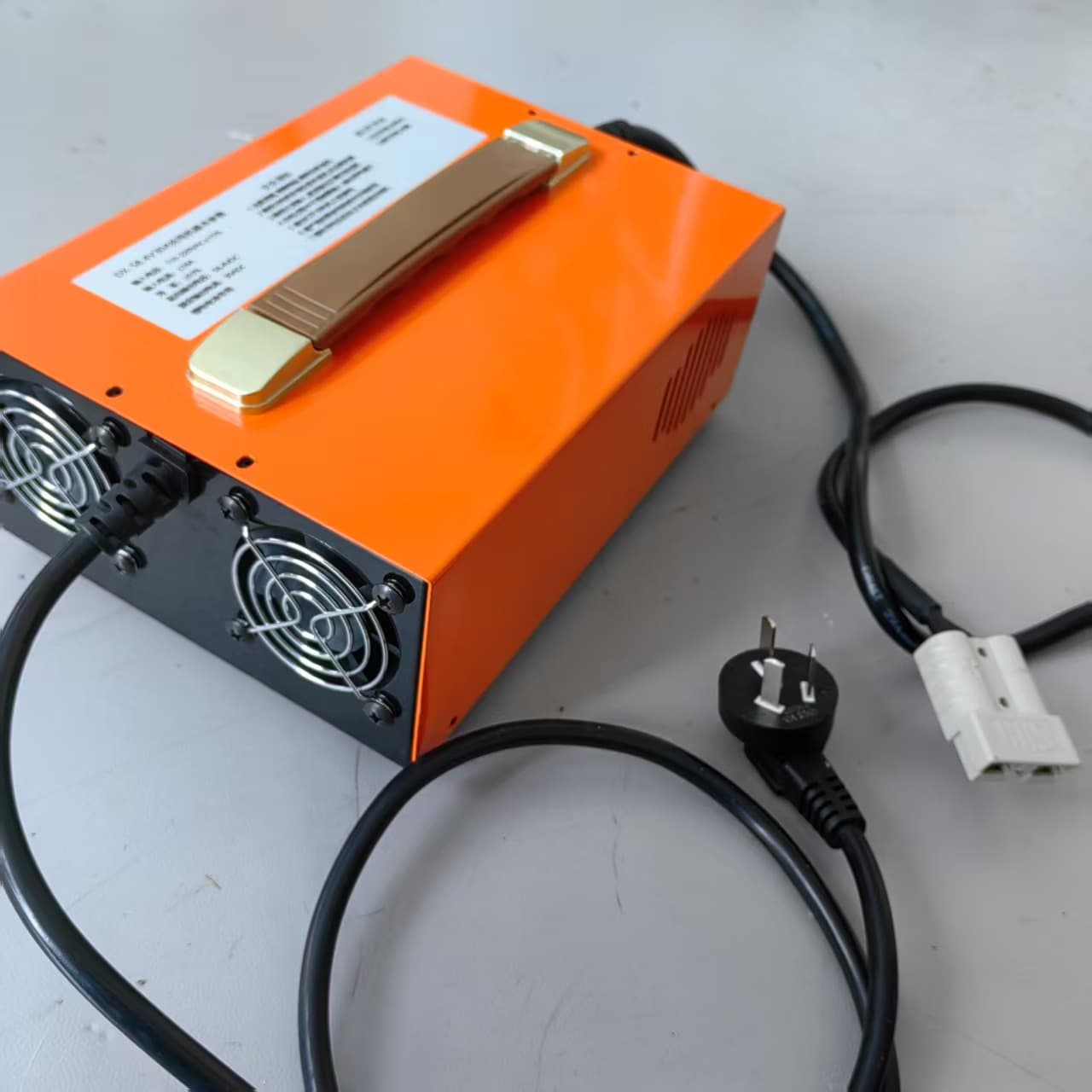 Corethinking forklift charger, smart charger for lithium electric sightseeing vehicles, sweepers, maintenance-free and liquid-filling types.
