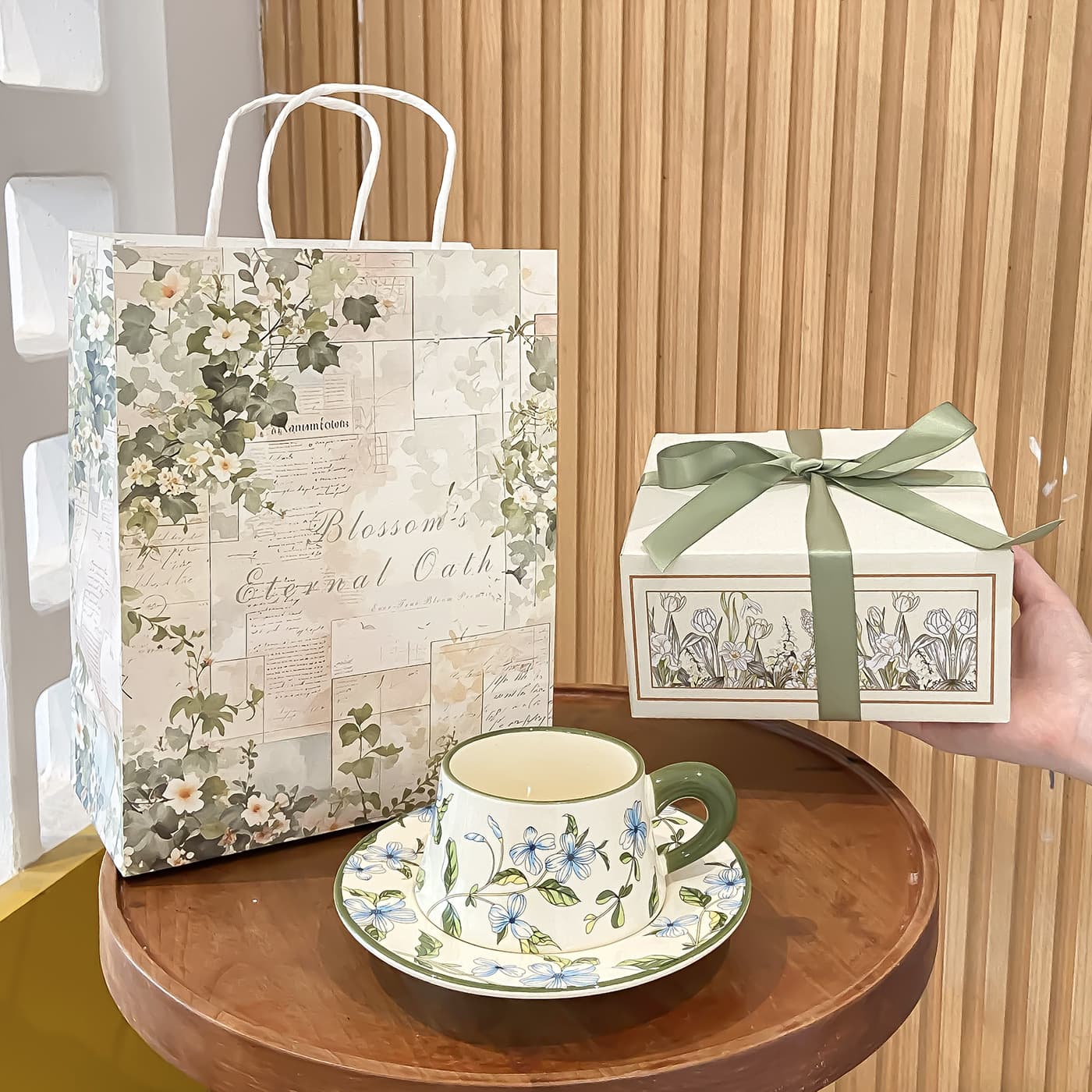 Bluebell coffee cup gift box to give guests light luxury and high-end ceramic cup coffee cup and saucer set as a souvenir