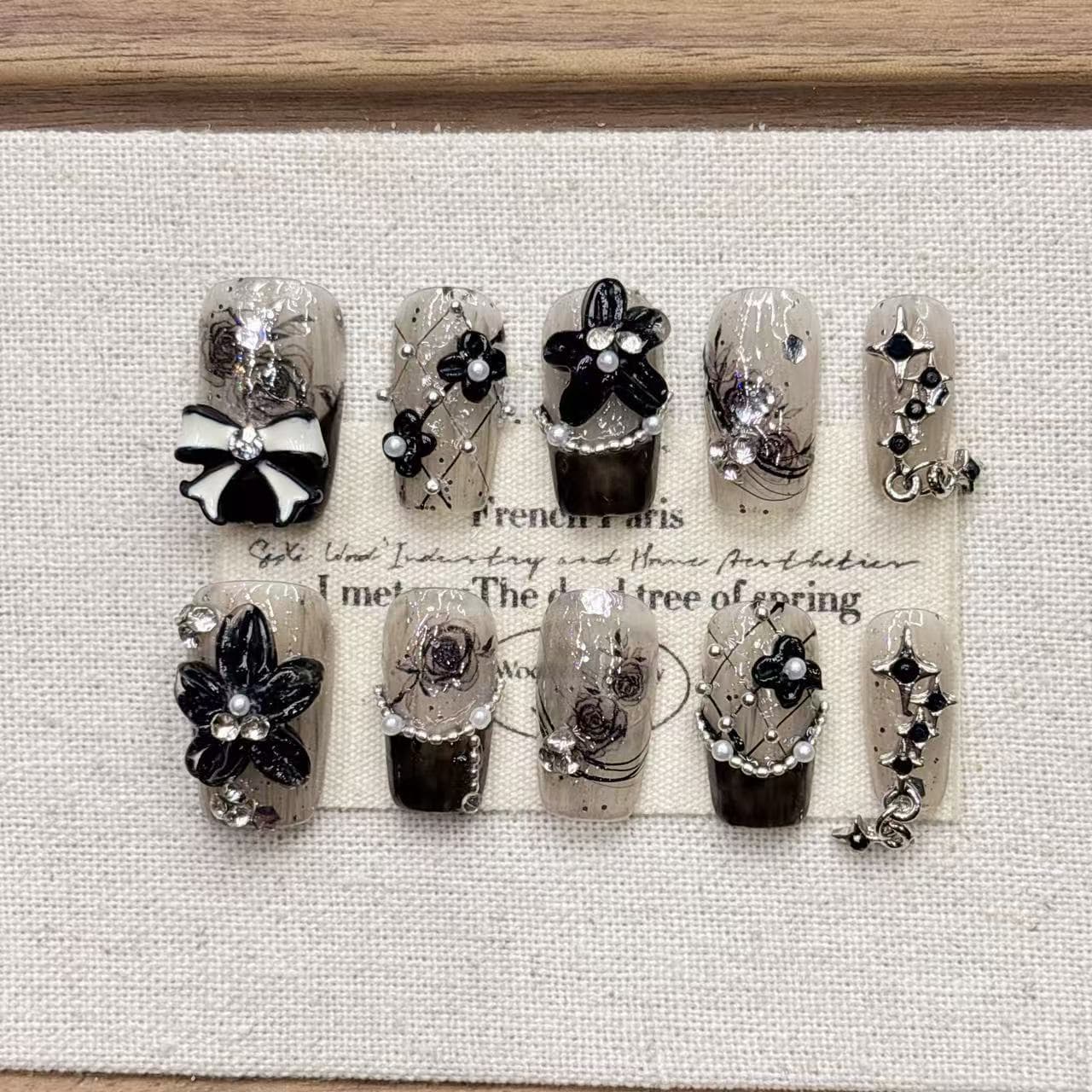 Dark black pinch flower French style high-quality fake nails, handmade wearable nails, whitening, light luxury, short almond shape