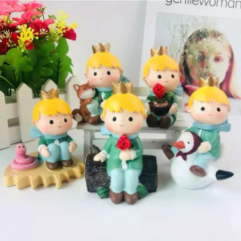 Baked cake decoration ornaments crown love little prince riding prince shaking head baby's first birthday party