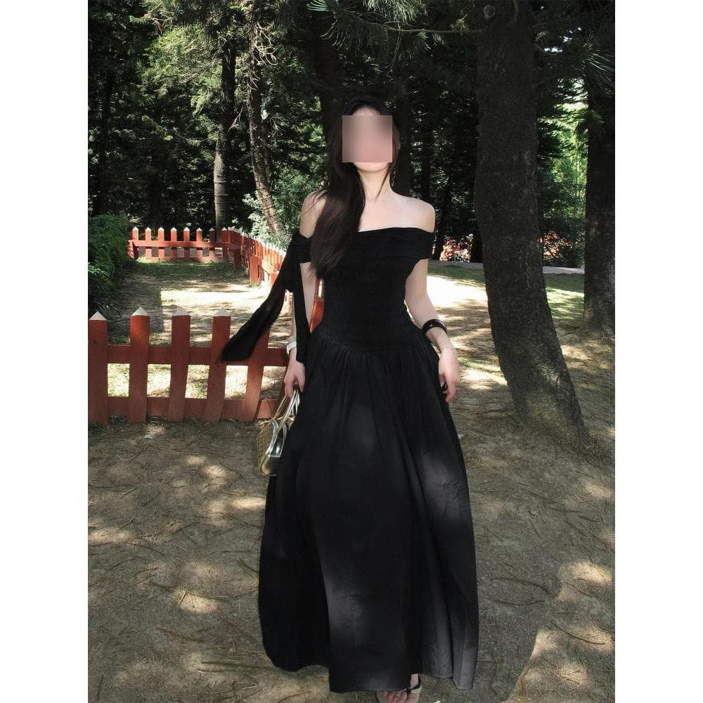 French Pure Desire Style One-Shoulder Short Sleeve Dress for Women, New Summer High-End Sensual Waist-Cinching Black Long Dress