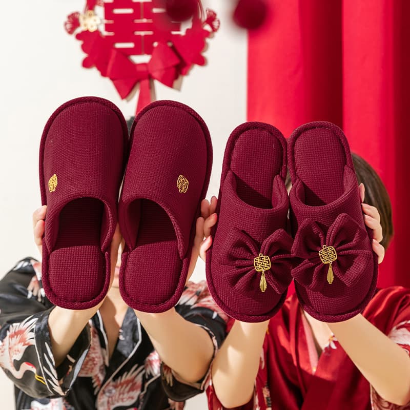 Wedding slippers for a couple, festive red indoor non-slip home bridal slippers for autumn and winter.