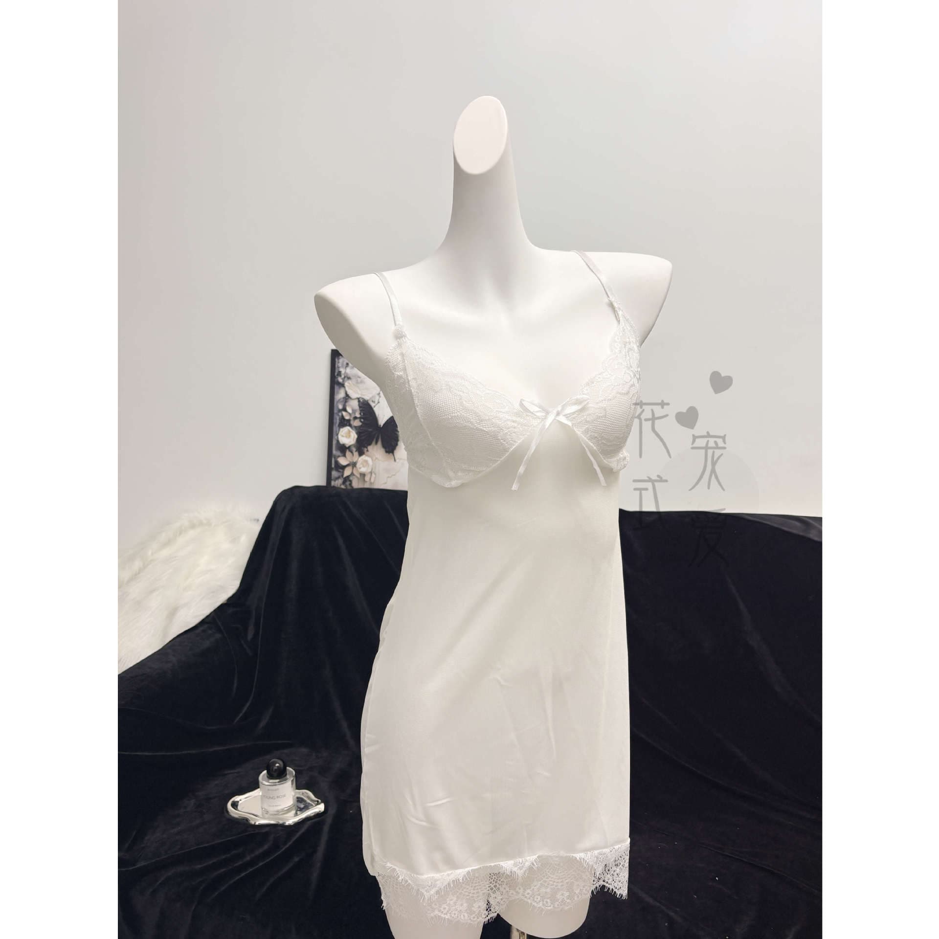 Large size mesh three-piece lace sexy pajamas women's suspender nightgown hot and tempting home nightgown