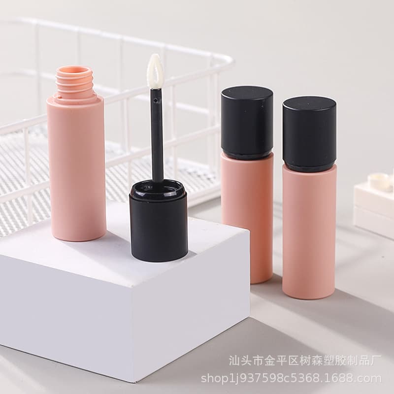 In stock: Round empty lip gloss/lip tint tubes, high-end matte black lip gloss bottle, cosmetic packaging shell, 4ml, DIY DIY tubes.