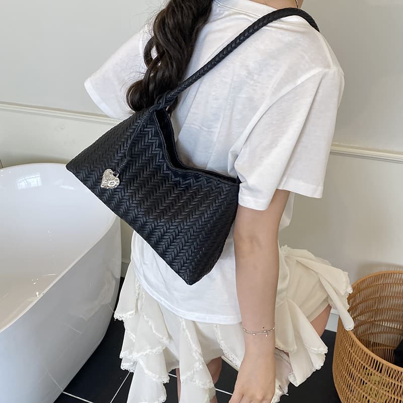 High-end niche design handbags for women 2025 new woven mother-in-law bag fashionable commuter shoulder crossbody bag