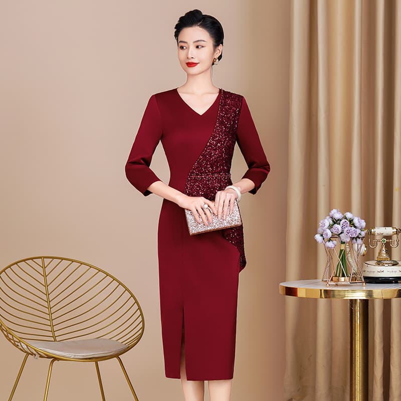 High-end wedding mother-in-law dress, 2024 spring collection, suitable for both wedding banquets and everyday wear, stylish and flattering, with a faux two-piece design.