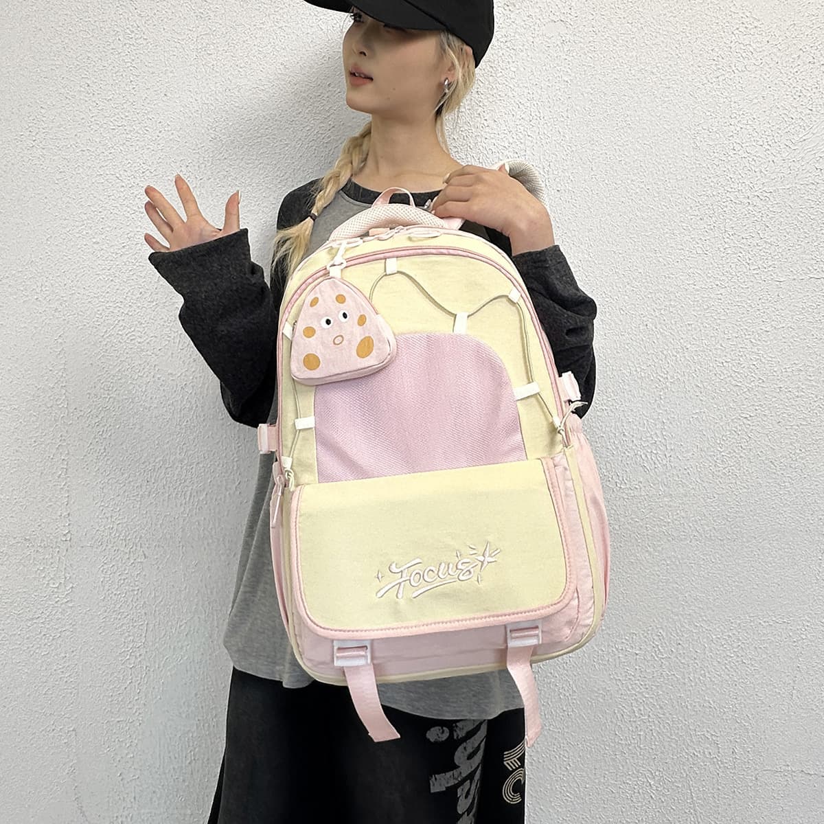 New Large Capacity Backpack, Cute and Lightweight School Bag for Middle School Students