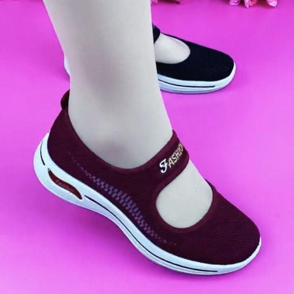 Old Beijing cloth shoes for women, mother's shoes, breathable, non-slip, soft-soled, comfortable fly-woven lazy shoes, walking shoes for middle-aged and elderly people