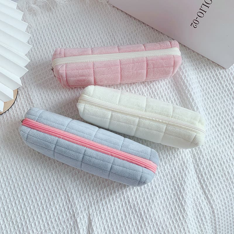 Pillow-style pencil case, Japanese-style high-value large-capacity student storage stationery box, same as Xiaohongshu.