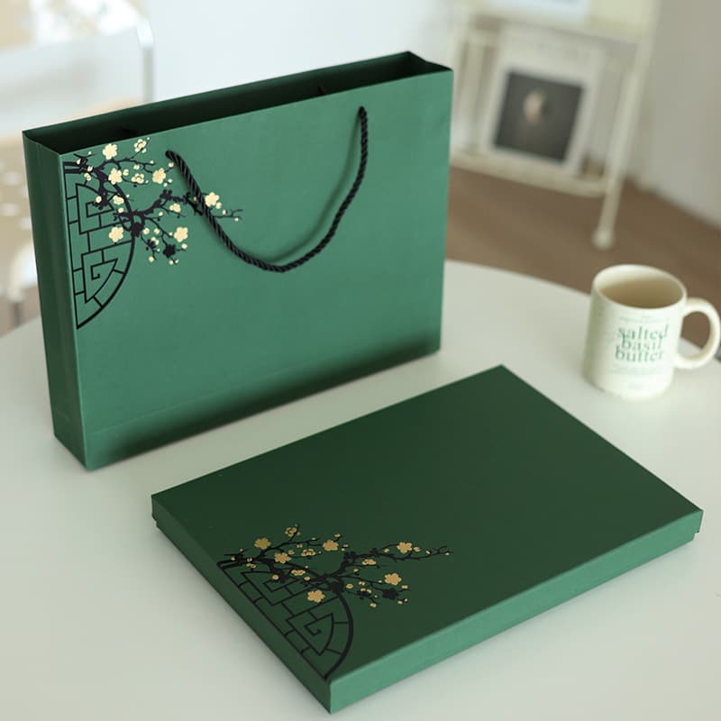 Dark green retro cashmere scarf gift box shawl silk scarf packaging box empty box heaven and earth cover cheongsam gift box wholesale