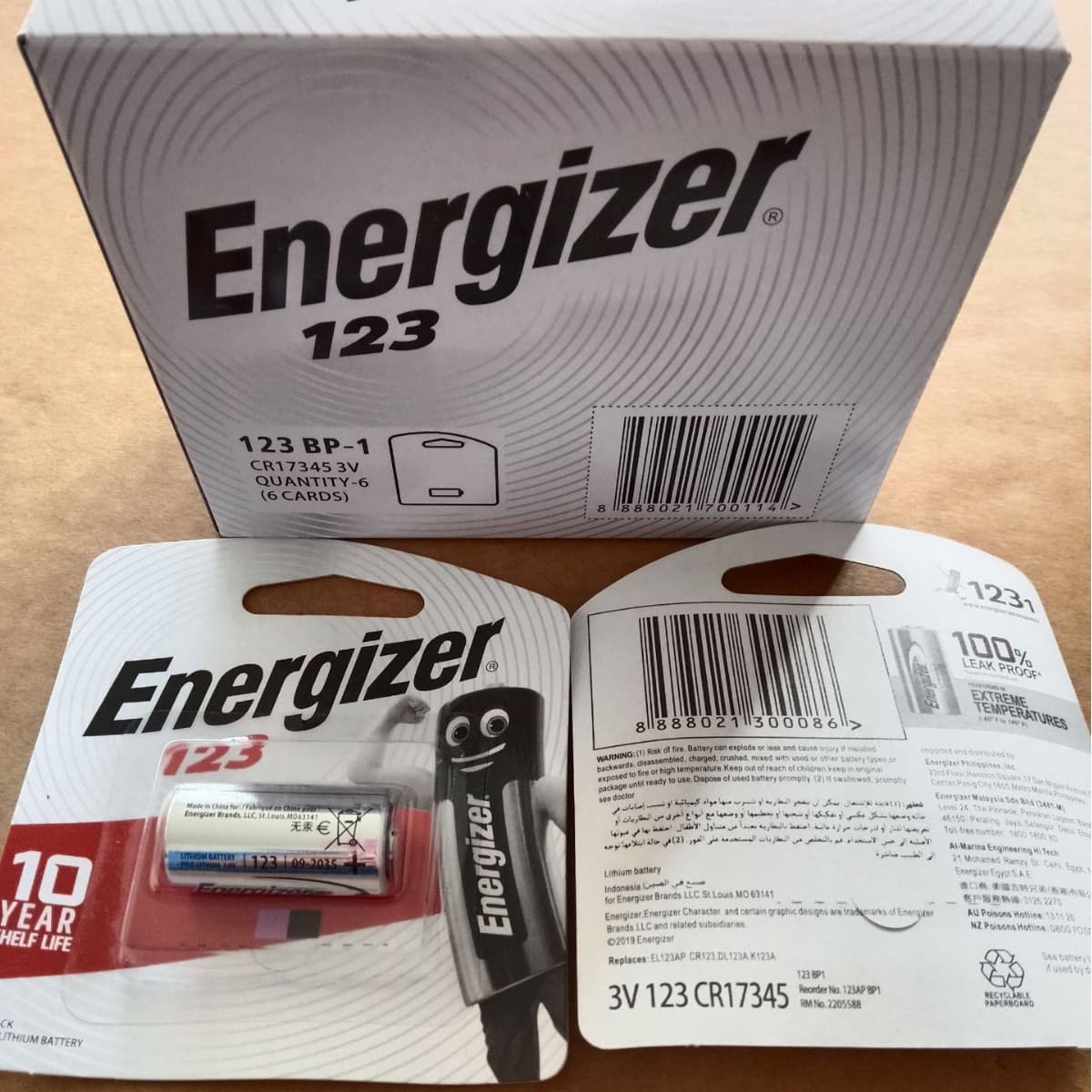 Energizer CR123A and CR2 cameras are equipped with 3V lithium batteries
