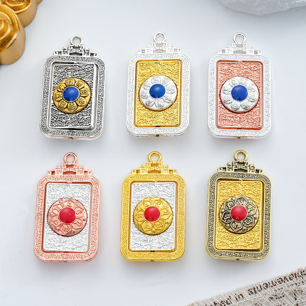 Alloy jewelry features Jiugong Bagua brand pendant, six-character mantra, car pendant, men's and women's couple bag key
