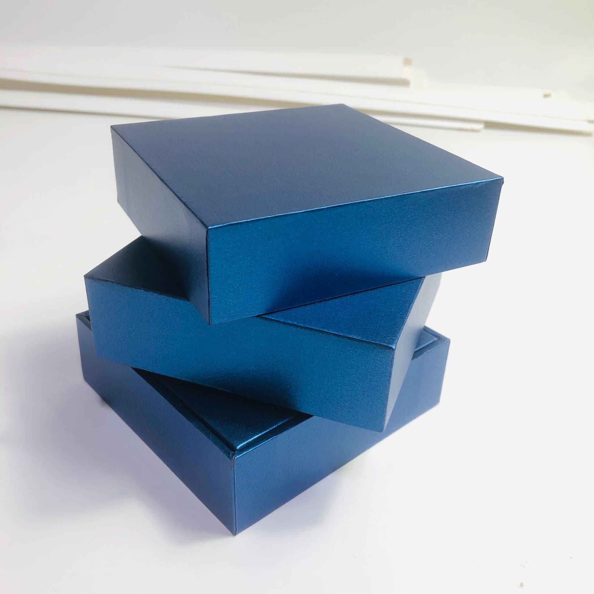 High-end paper gift boxes, in stock, creative and minimalist cosmetic packaging boxes, available for delivery in Shenzhen and Dongguan.