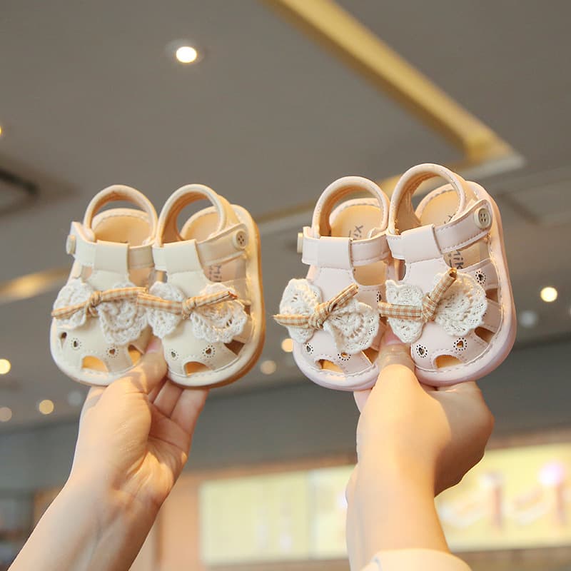Baby Girl Summer Sandals for 1-Year-Old, Cute Flower Princess Shoes with Squeaky Sound, Breathable and Comfortable, Non-Slip Design