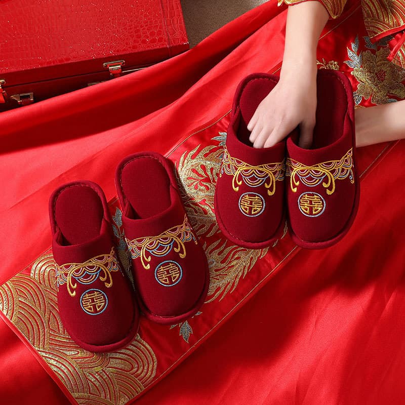 Festive red wedding slippers, a pair for autumn and winter, perfect for couples, for home use in winter, ideal for brides, and as part of their wedding dowry.