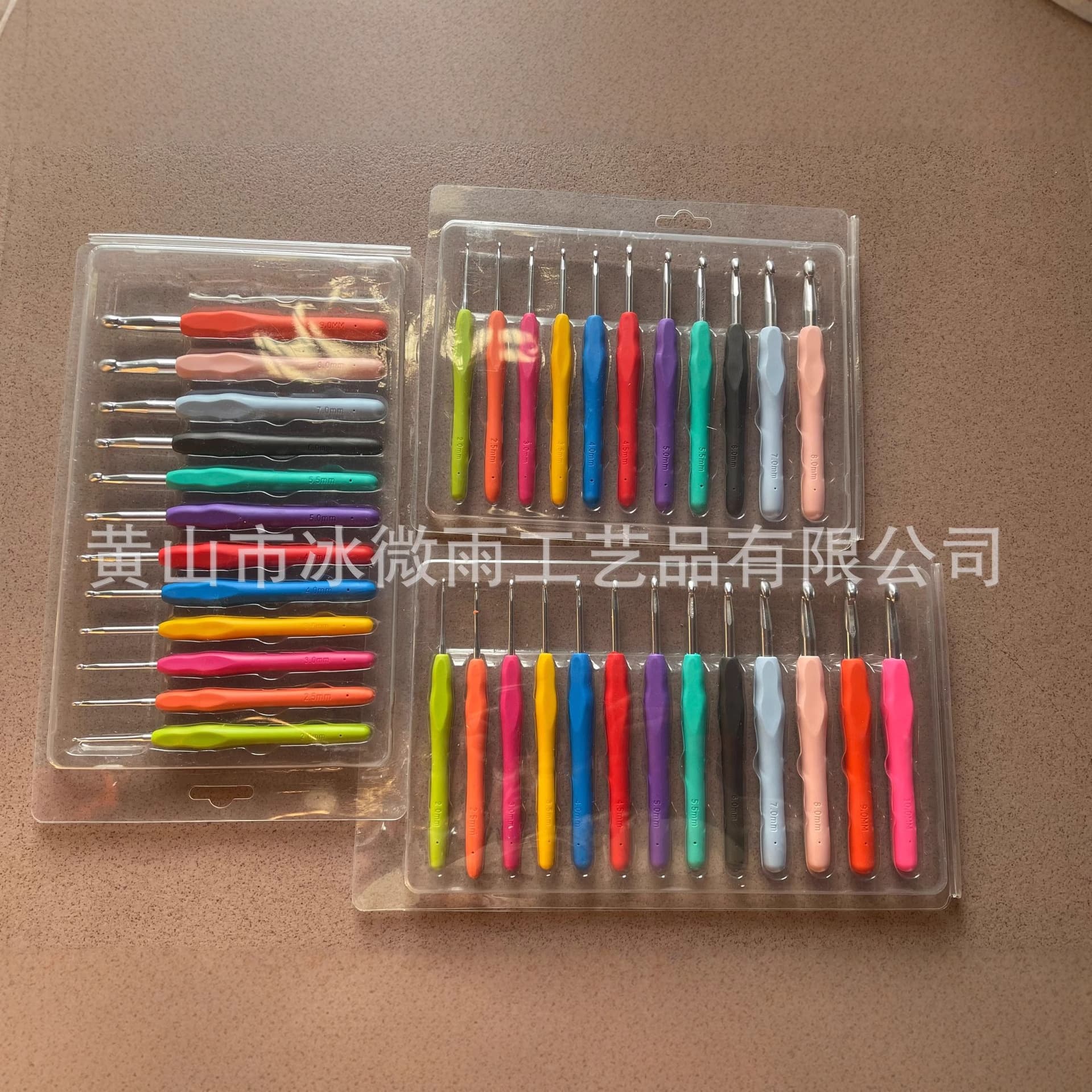 BWY Rainbow Soft Handle Crochet Hooks TPR Soft Handle Solid Aluminum Crochet Hook Set Yarn Needles
