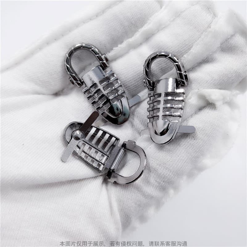 Haoxing Hardware Factory develops creative flip-flop materials and accessories, shoelaces, and custom men's sandals, shoe decorations, and shoe buckles.