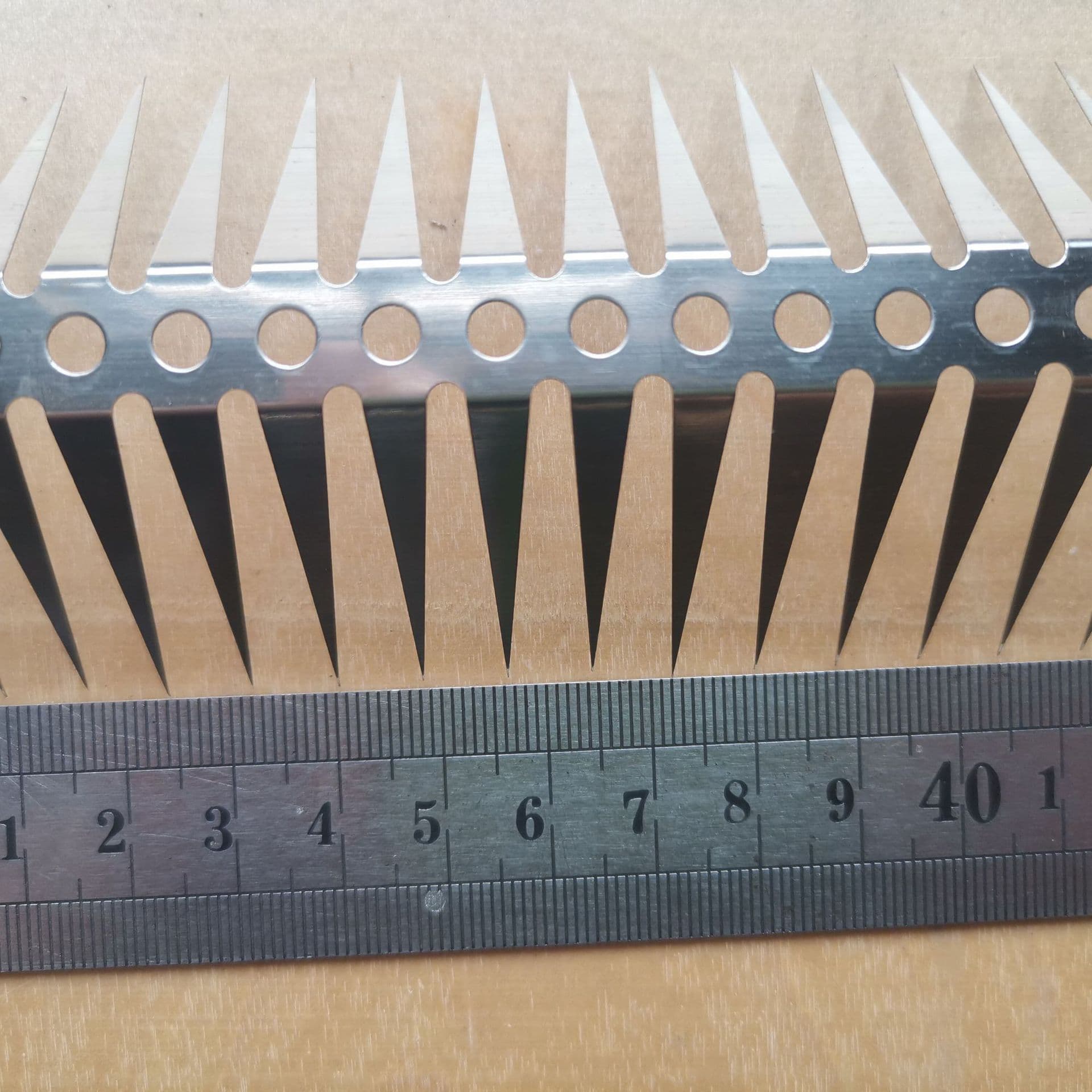 Hot-dip galvanized anti-rodent climb spike net, power tower, gas pipeline anti-cat climb, various sizes customizable anti-climb spike net
