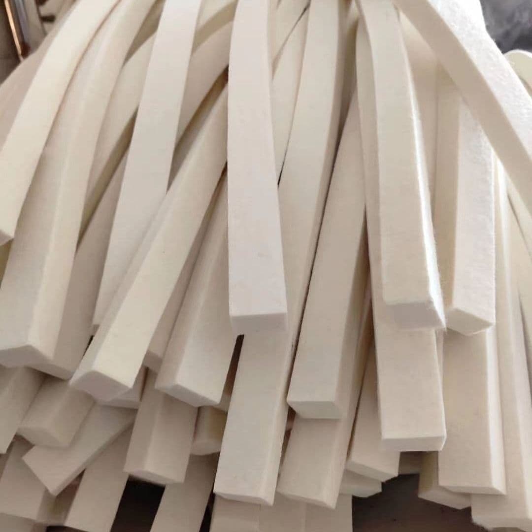 Industrial felt, wear-resistant wool felt, high-temperature resistant felt strips, felt sealing strips, dustproof felt strips, long strips, and other types.