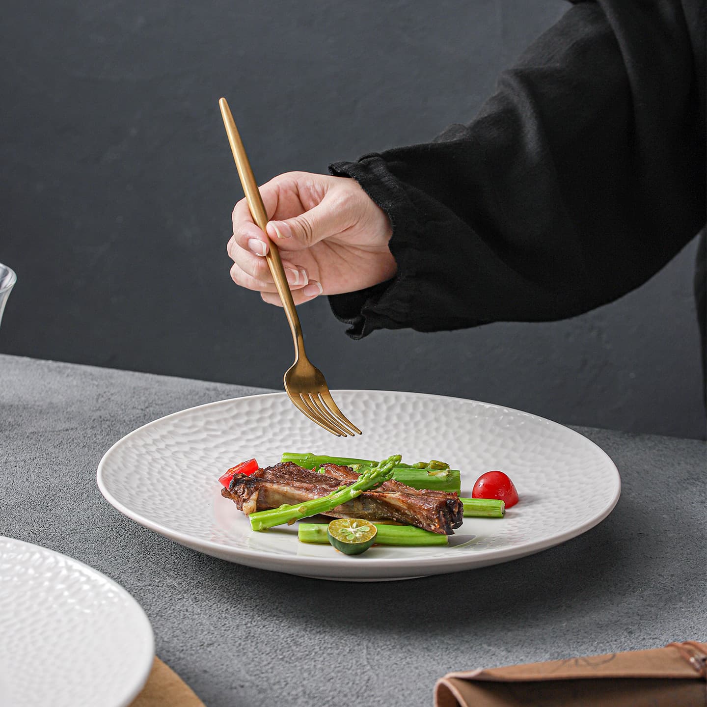 Ceramic western food plate, white plate, high-looking steak plate, light luxury pasta plate, tableware, dish plate, hotel hammered dinner plate