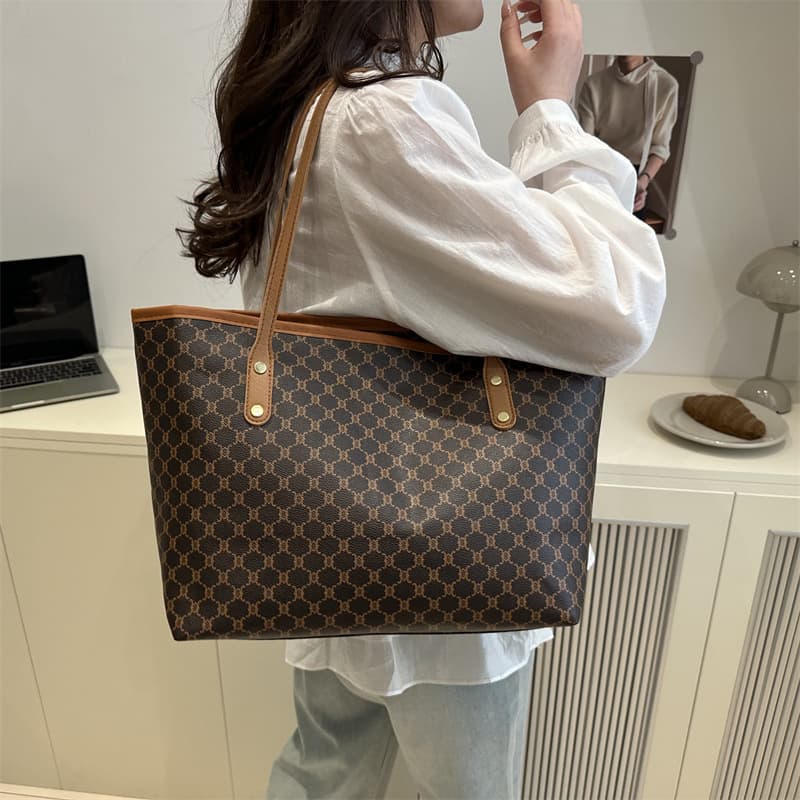 Casual and Fashionable Large-Capacity Bag for Women 2025 Spring New Trendy Tote Bag Commuter Large-Capacity Satchel Shoulder Bag
