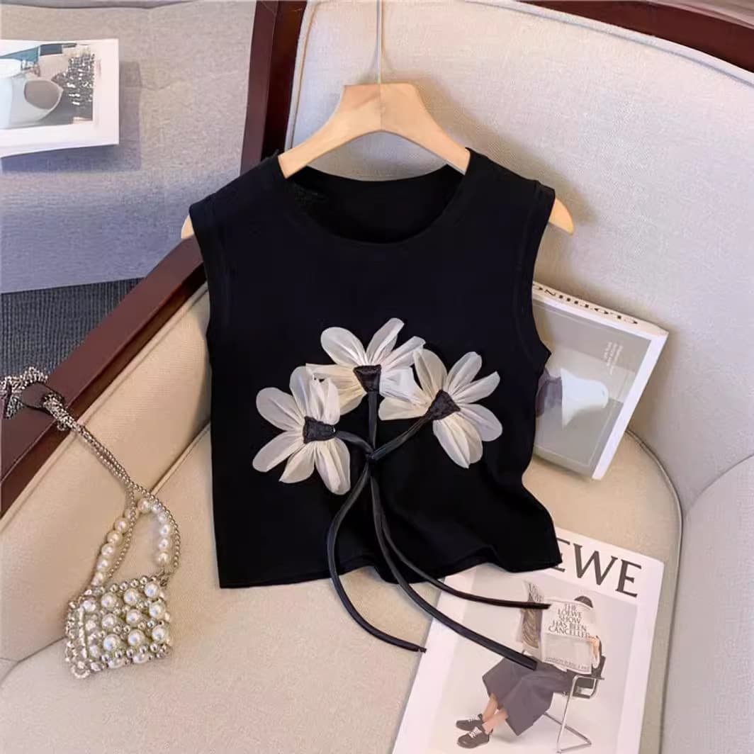 Round neck three-dimensional flower black and white striped sleeveless knitted camisole women's summer bottoming inner and outer top for women
