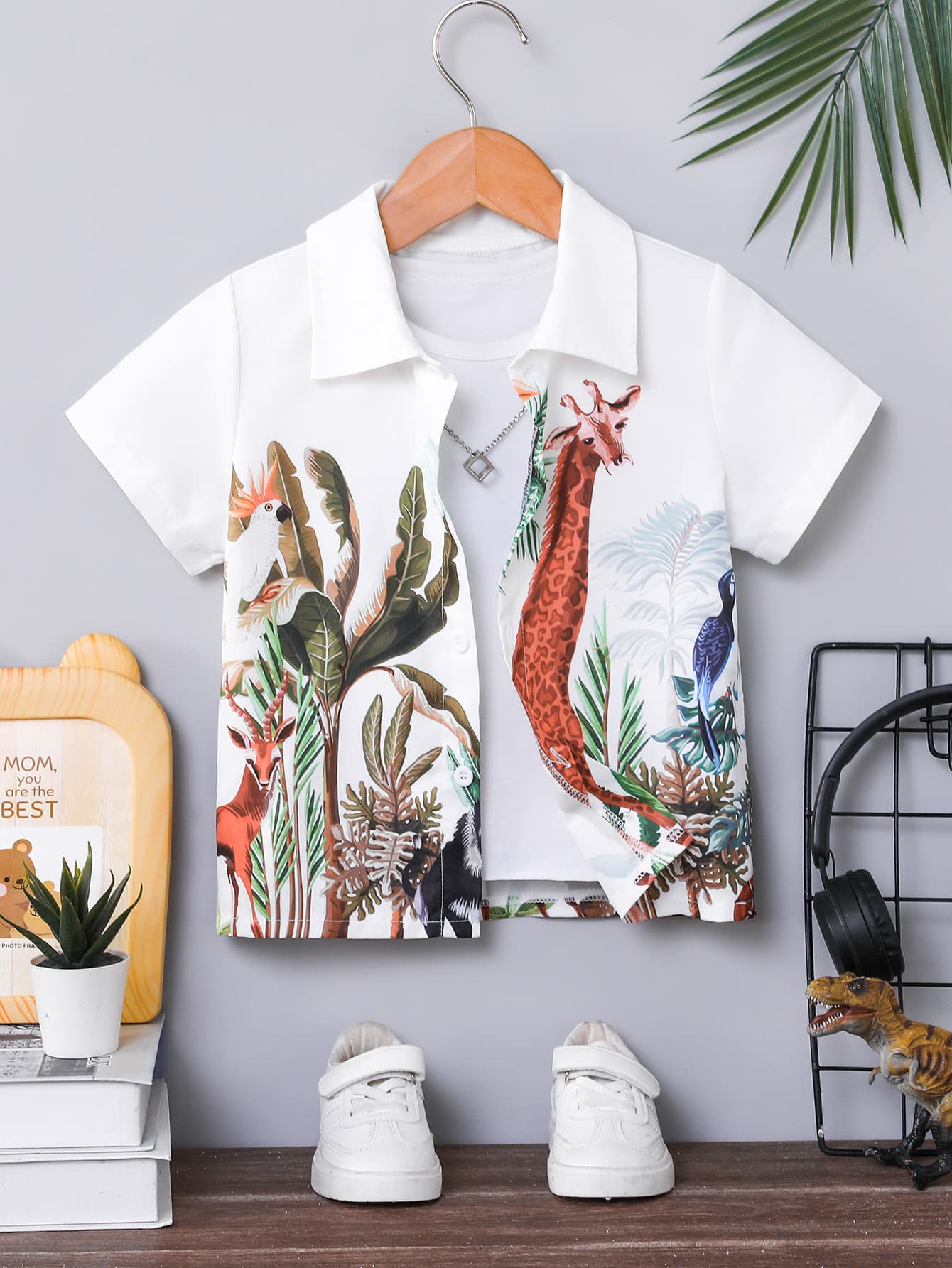 New summer style boys' short-sleeved shirts, tropical animal print lapel tops, two holiday style tops for children