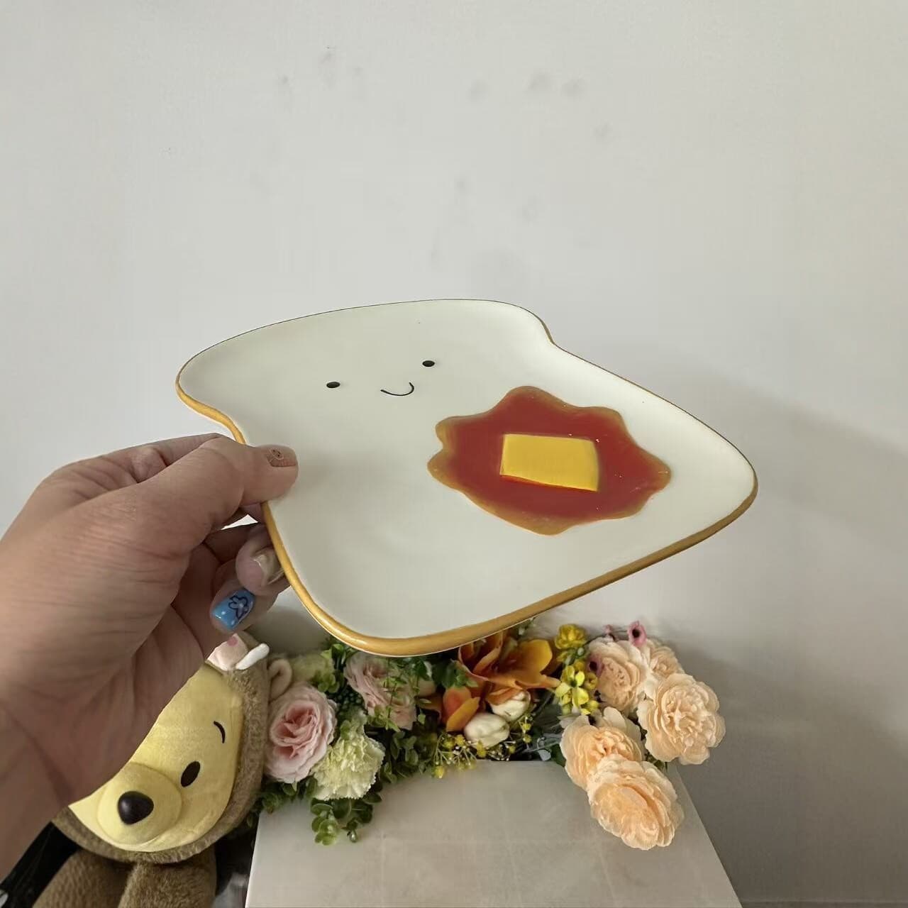 Plate for commercial catering, particularly beautiful breakfast plate, cute ceramic plate, snack plate, cake plate, dessert plate