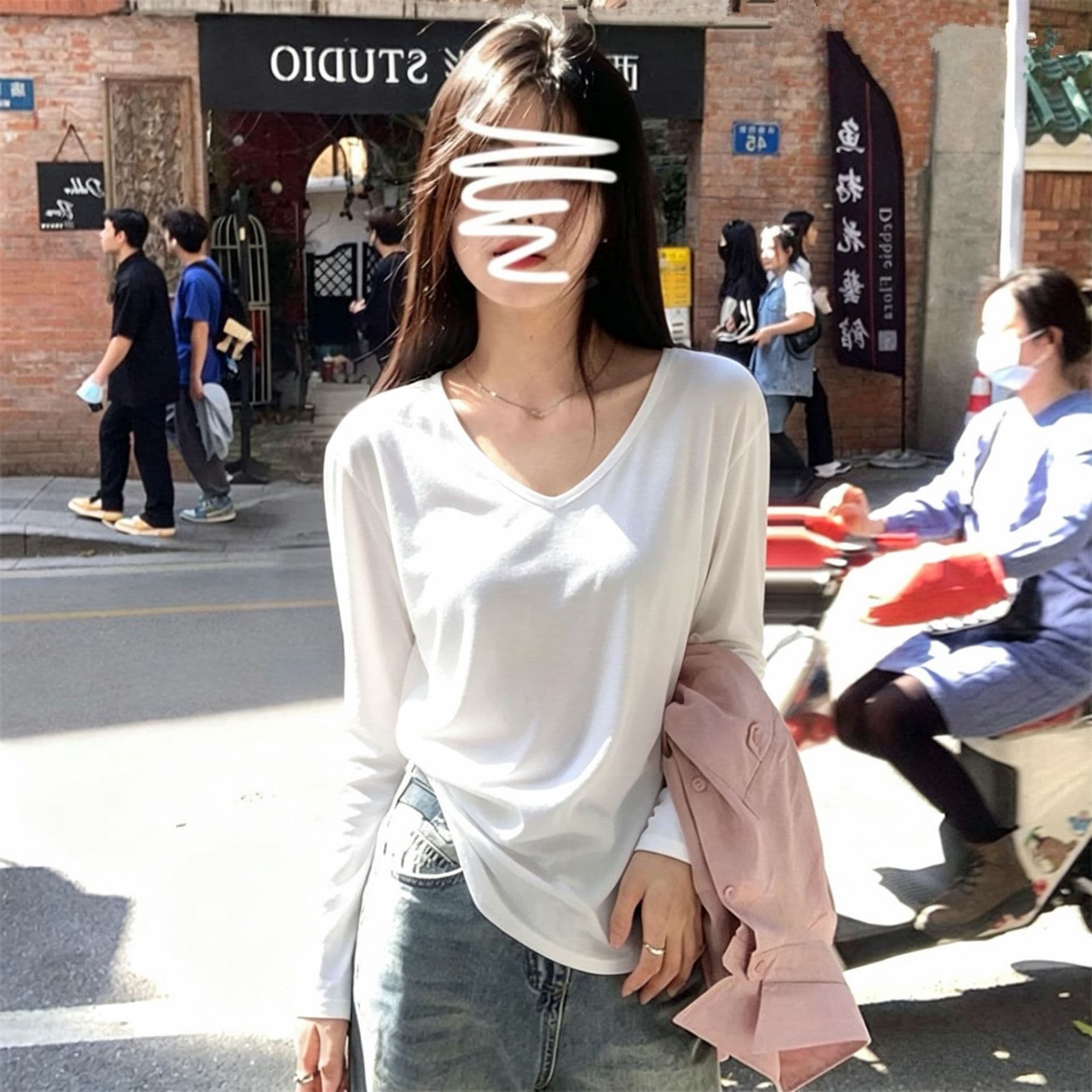 Right shoulder V-neck bottoming shirt white long-sleeved T-shirt for women spring and autumn lazy casual inner loose basic top for women