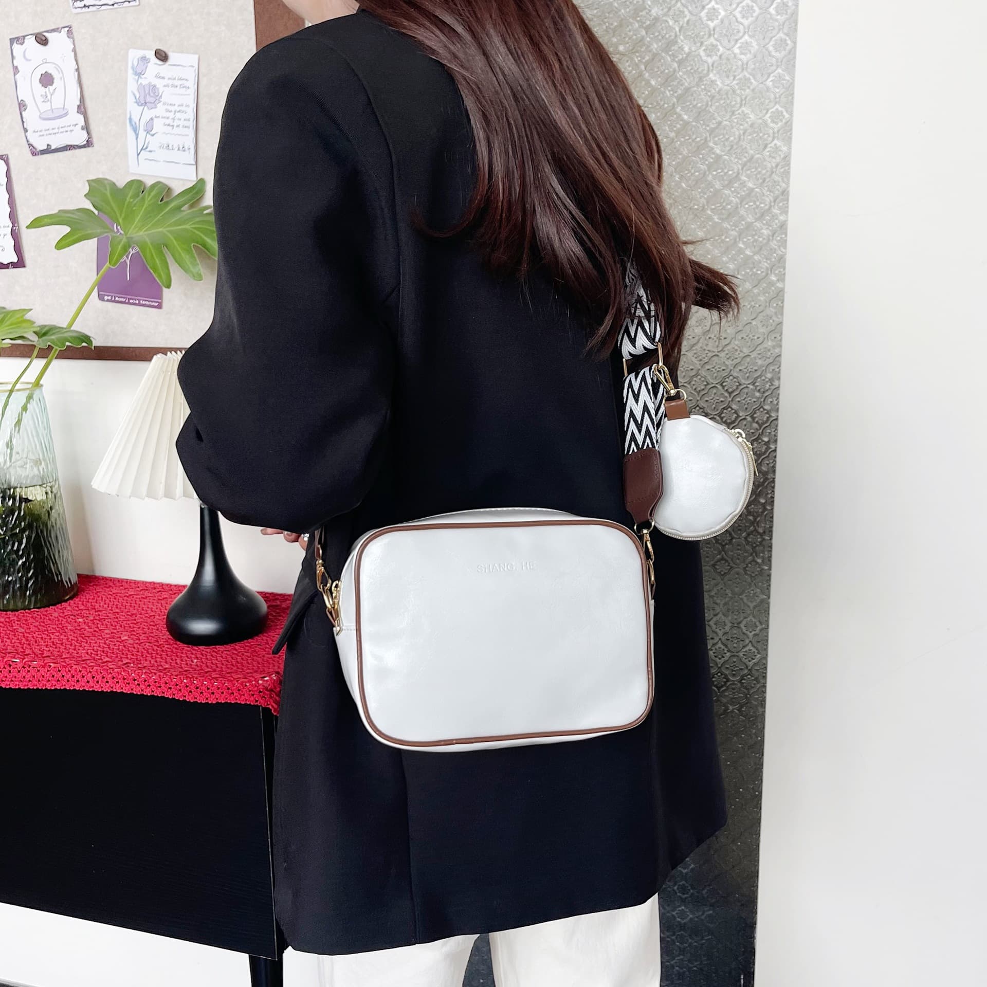 2025 Fall New Camera Bag Wide Shoulder Strap Crossbody Bag Small Square Bag Fashionable Minimalist Trendy Letter Print Sling Bag
