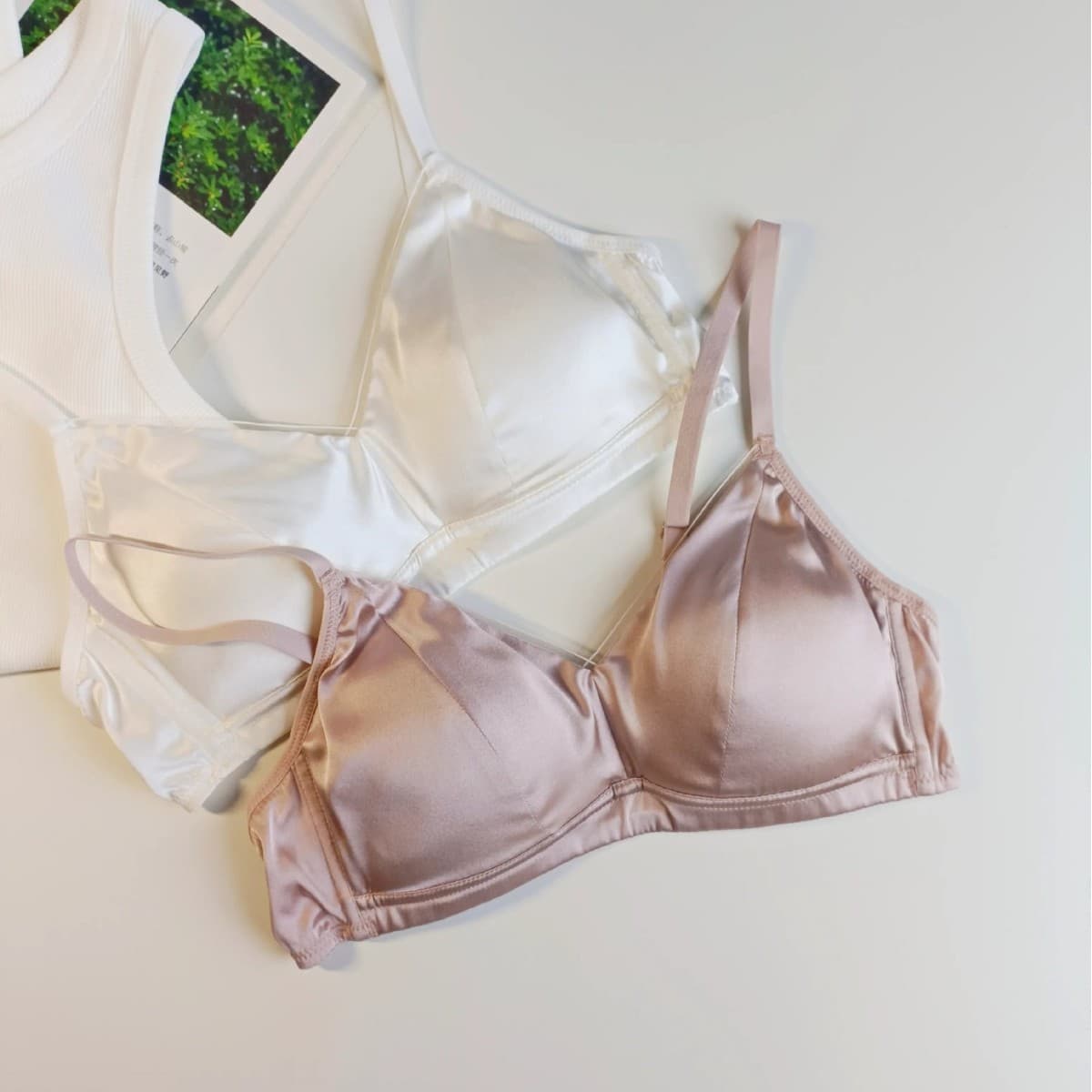 High-end Satin Silk Wireless Bra, French-style Triangle Cup, Ultra-thin Smooth Underwear Bra