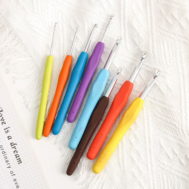 Factory Direct TPR Soft Handle Crochet Hook DIY Hand Knitting Needle Home Metal Aluminum Oxide Crochet Hook Knitting Needle