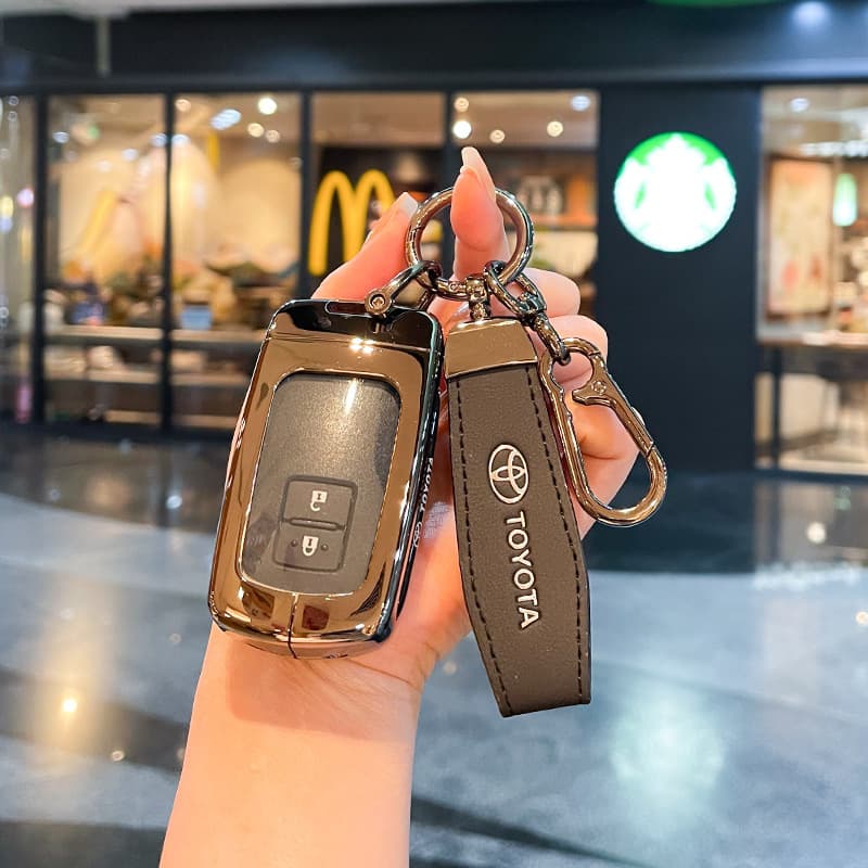 Suitable for Toyota key cover Tacoma Prius Speedmaster Highlander old model overbearing Cool Road Ze car bag buckle shell