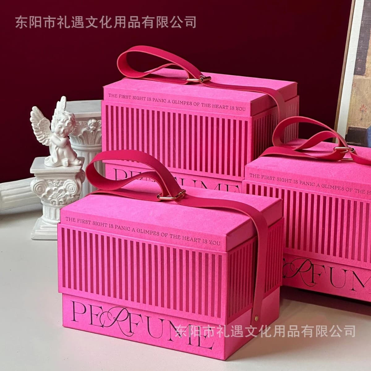 New Creative Wedding Candy Box Premium Light Luxury Bridesmaid Gift Box Gilded Belt Handle Box Empty Box