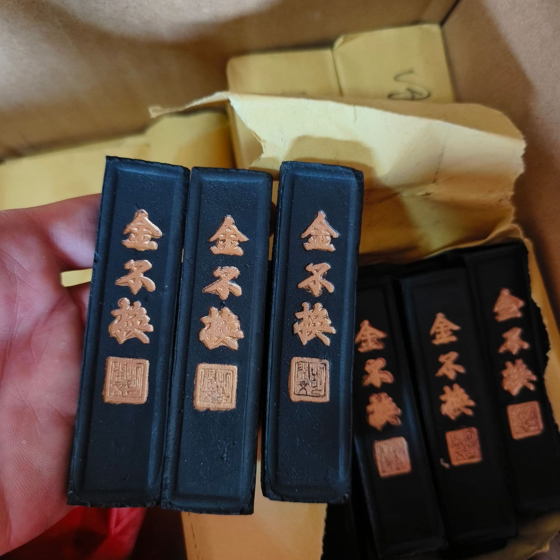 Wholesale processing Hui ink gold non-replaceable ink strip ink block writing brush pine smoke ink oil smoke grinding natural calligraphy ink ingot