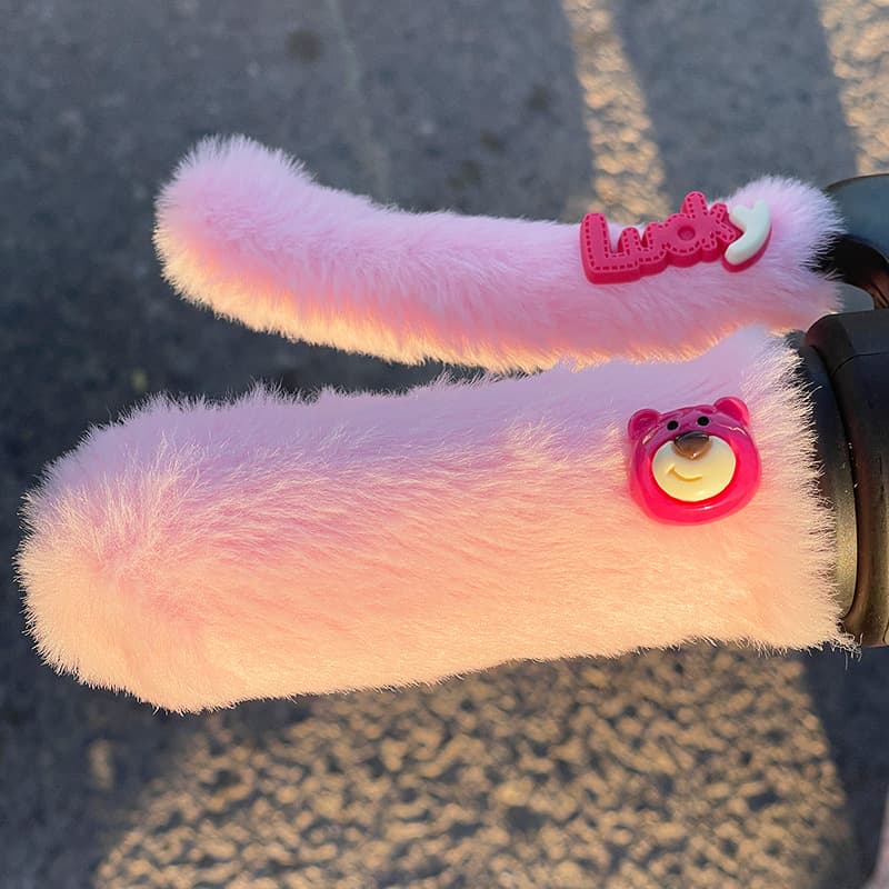 Electric scooter fur handlebar gloves for winter, warm, cold-proof, anti-slip, universal for battery-powered vehicles, motorcycles, tricycles, and bicycles.