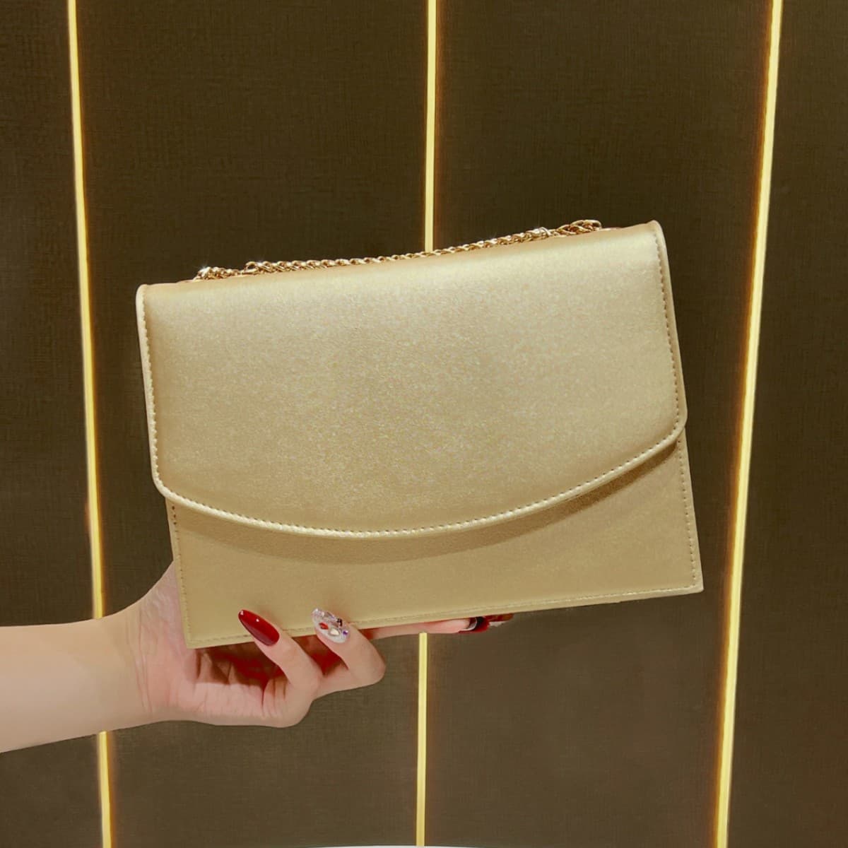 New Underarm Bag Elegant Evening Bag Versatile Chain Bag Simple and Stylish Handheld Crossbody Bag Fashion Women's Bag