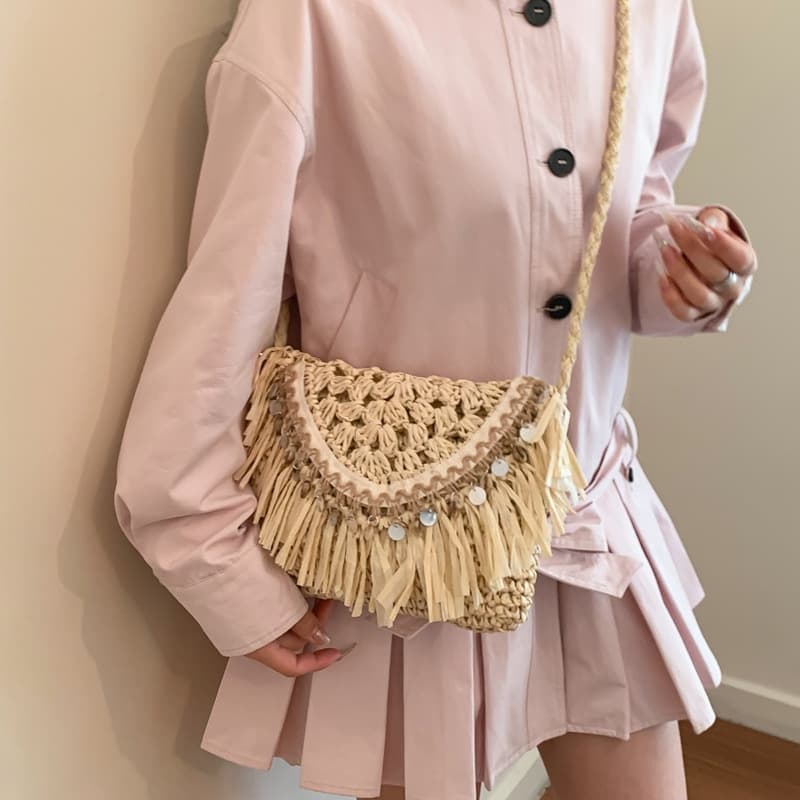 Vacation style straw tassel bag for women 2026 new summer travel beach bag Western style sequin woven crossbody bag