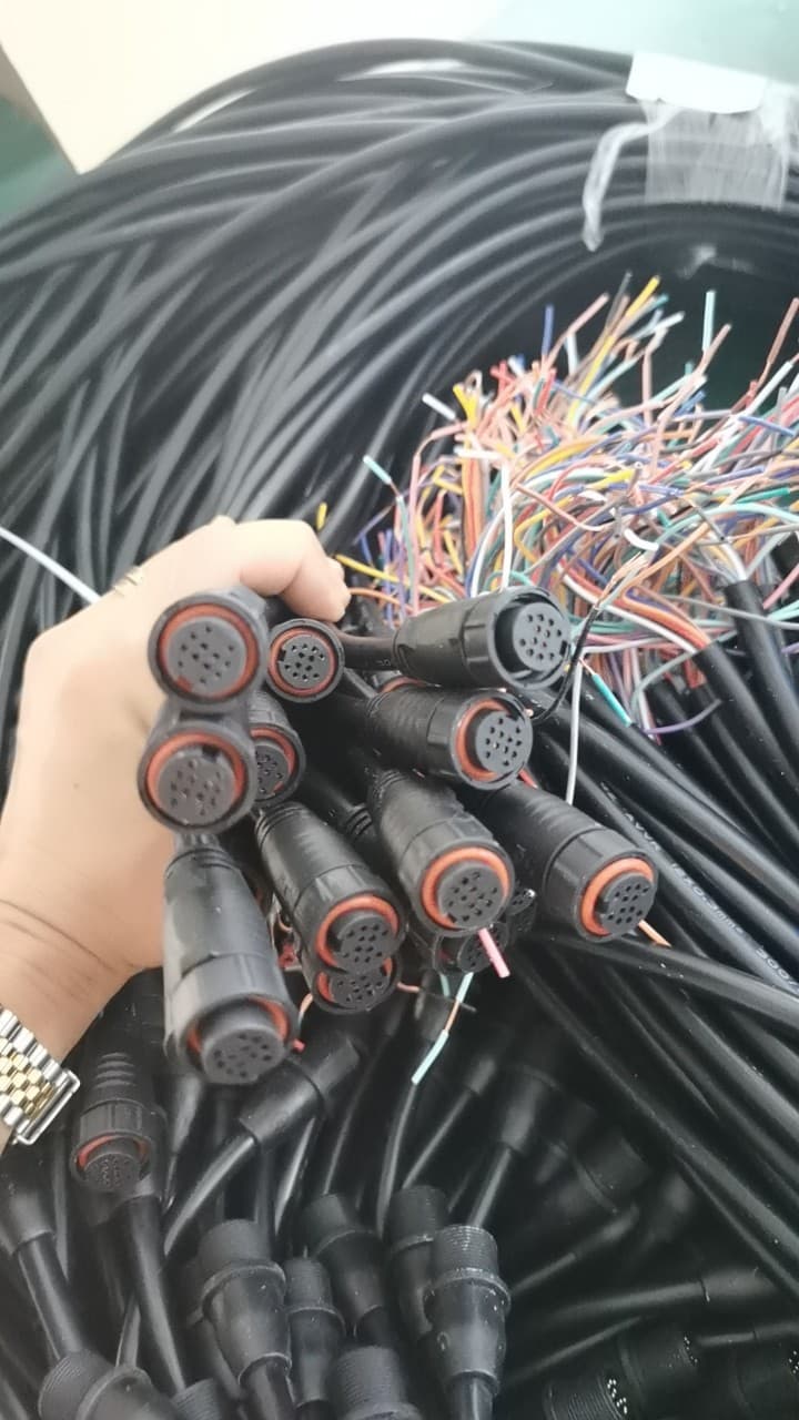 Multi-Core Waterproof Connection Cable with Waterproof Plug.