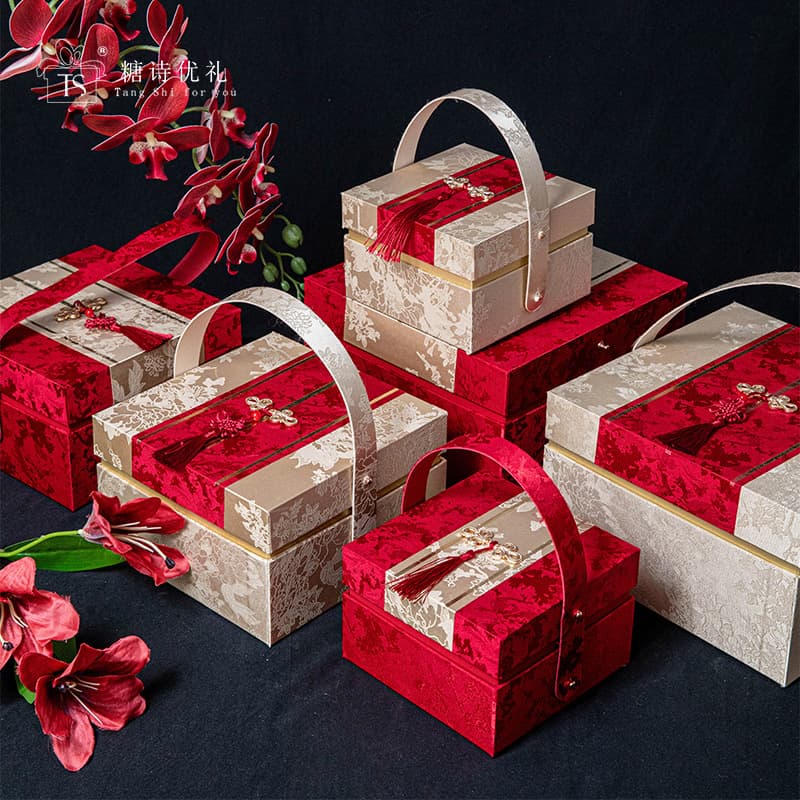 Square Chinese-Style Red Gift Box for Weddings, Festive Hand-Held Empty Box, High-End Wedding Candy Box, Souvenir Gift Box, Gift Packaging Box