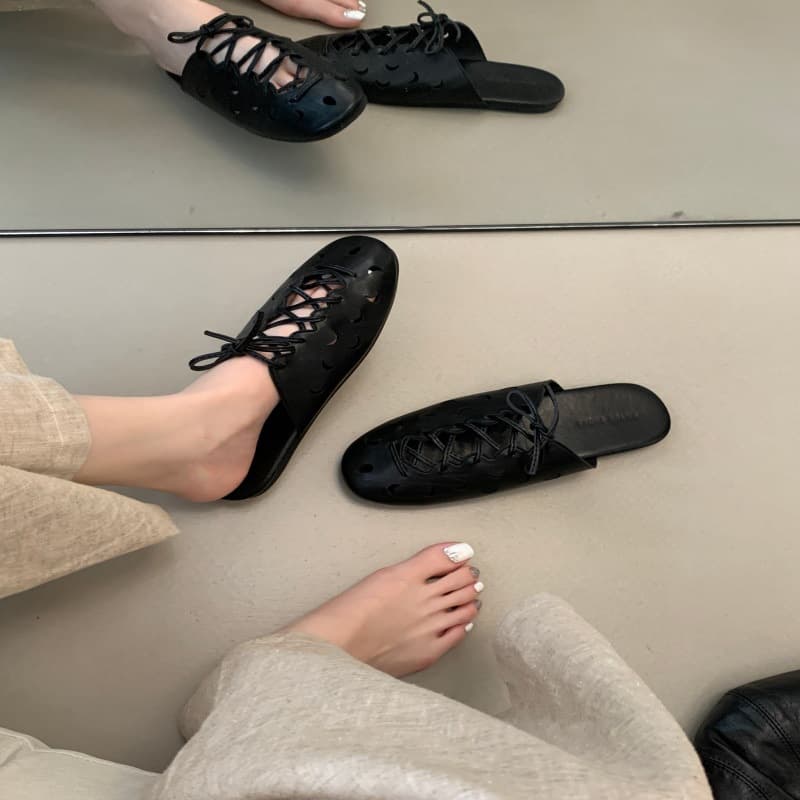 French Retro Hollow Mule Shoes Convenient Women 2026 Summer New Flat Lace-Up Closed-Toe Half Slippers