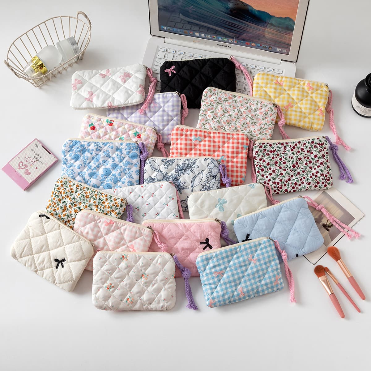 New Floral Quilted Lipstick Storage Bag Women's Cosmetic Organizer Pouch Earphone Cable Bag Wallet