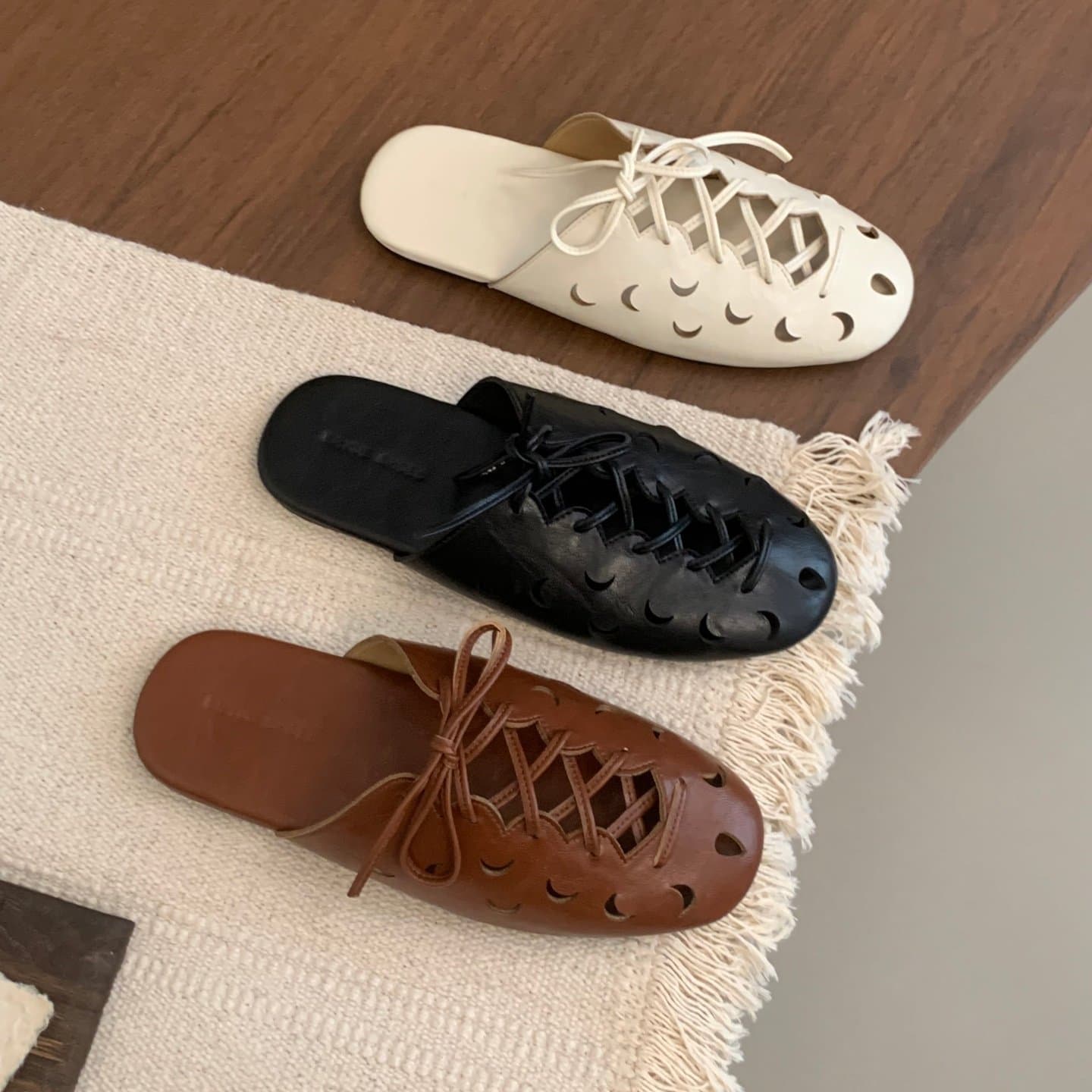 Eryue French-Style Retro Hollow-Out Mules, Convenient Women's 2026 Summer New Flat Lace-Up Closed-Toe Half Slippers