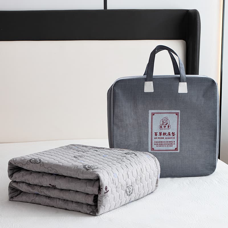Factory Direct Sales, Promotional Gifts, Live Stream Popular New Style Hundred Herbs Soft Mattress, Machine Washable Anti-mite Antibacterial Pad
