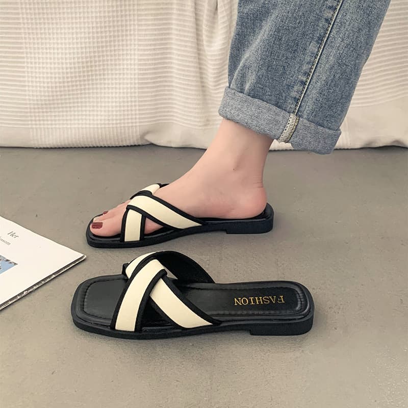 French High-End Flat Sandals for Women Summer Outdoor Chic Style 2026 New Trendy Beach Shoes