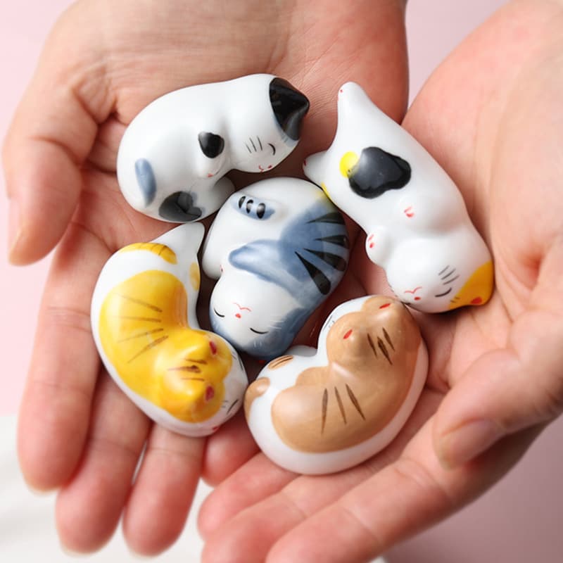 Minxin Soft and Cute Animal Ceramic Cat Ornament, Pen and Chopstick Rest for Home or Hotel Tableware