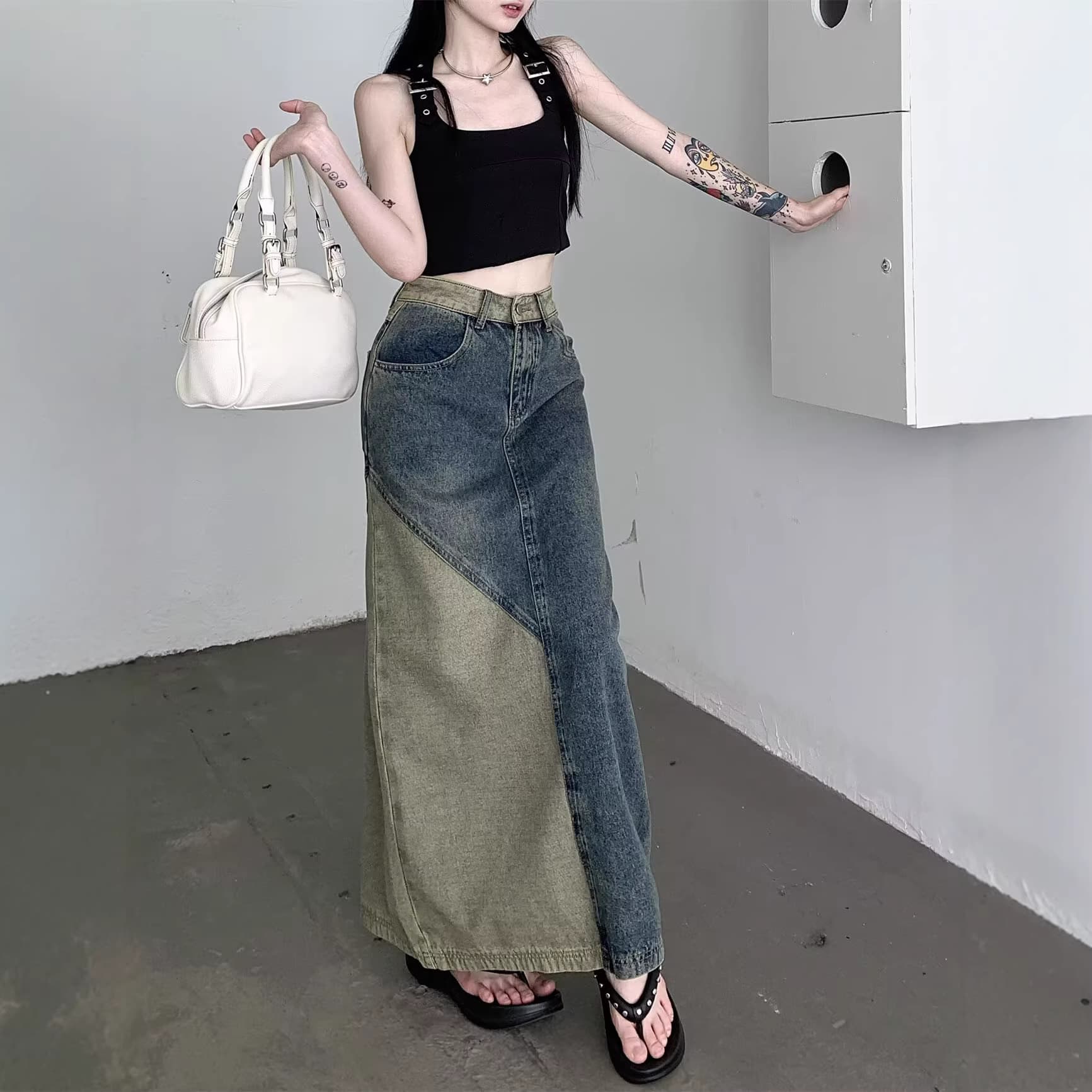 Hong Kong Style Retro Split Denim Skirt for Women, Spring High-Waist Slimming A-Line Long Skirt, Flattering for Pear-Shaped Figures, Versatile.