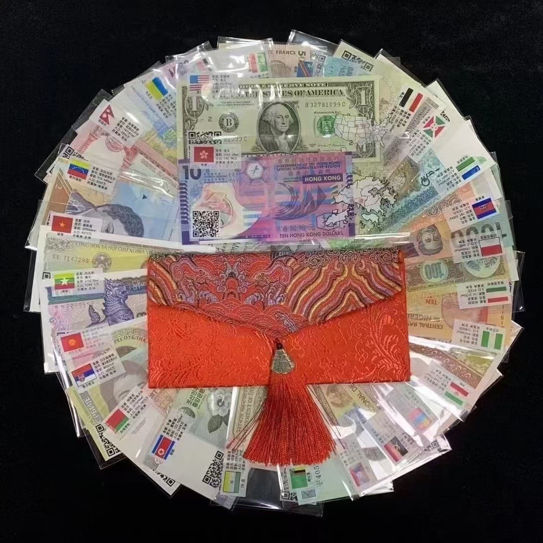 The world's foreign coins 28 countries 52 U.S. and Hong Kong foreign currency banknotes real currency red envelopes New Year's red envelopes