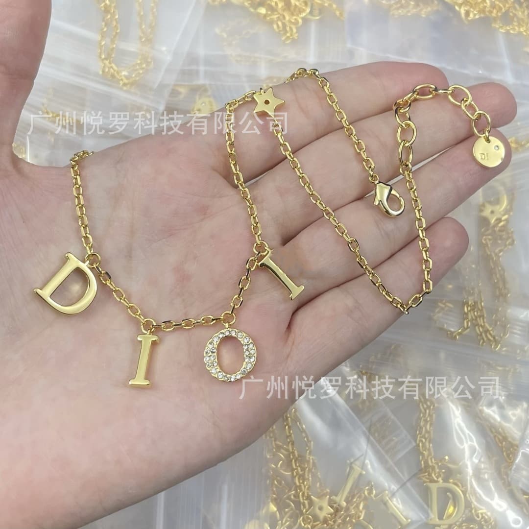 Real shot of Dijia D's high-quality full-diamond letter O necklace for women, versatile glossy star clavicle chain factory direct sale