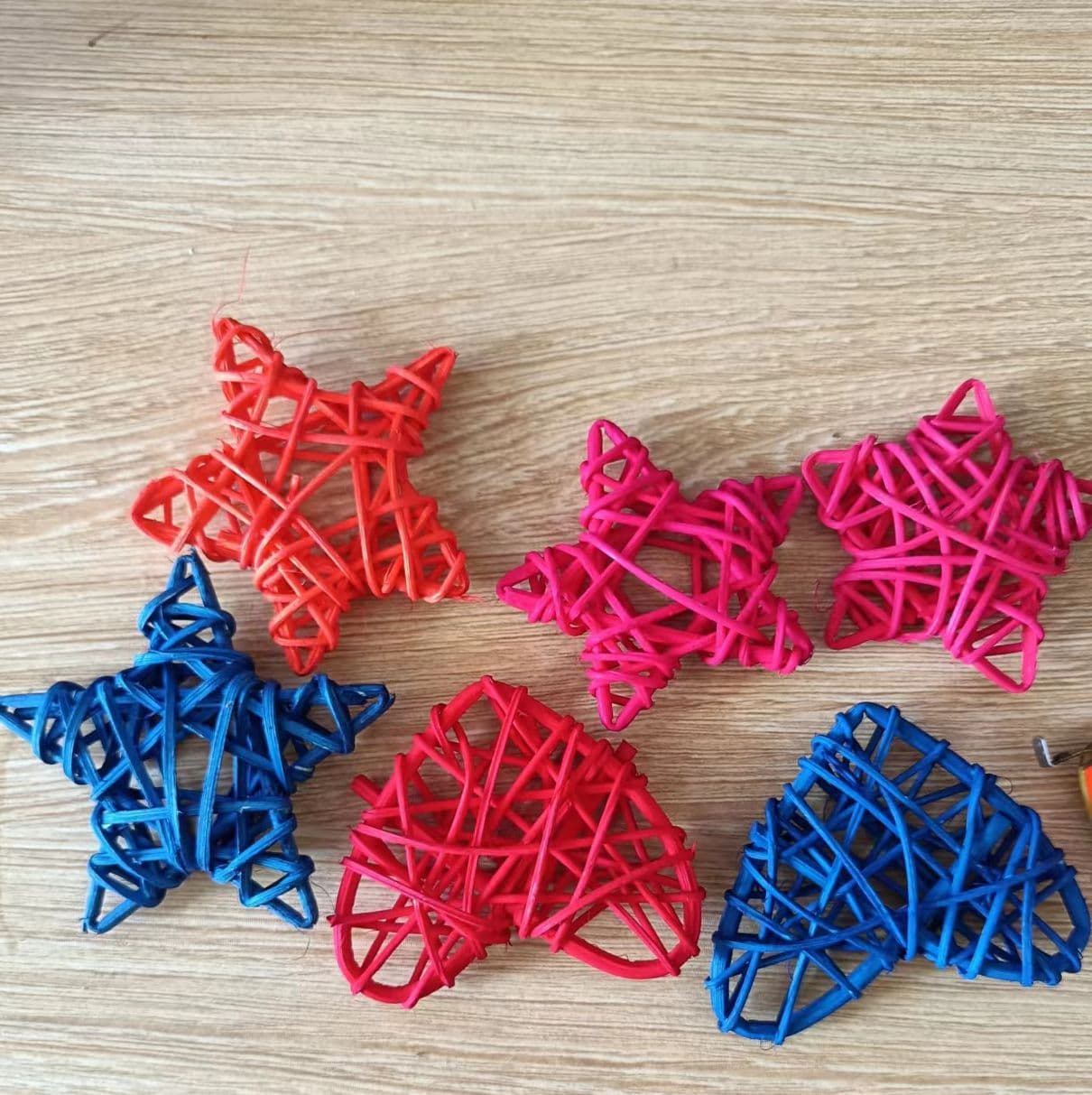 6-8cm Heart and Star Decorations for Kindergarten Classrooms, Home Corridors, Malls, Outdoor Events, and Various Venues